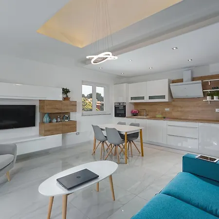 Blue Dream Apartment *